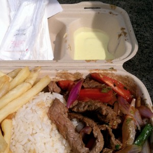 Lomo saltado.
